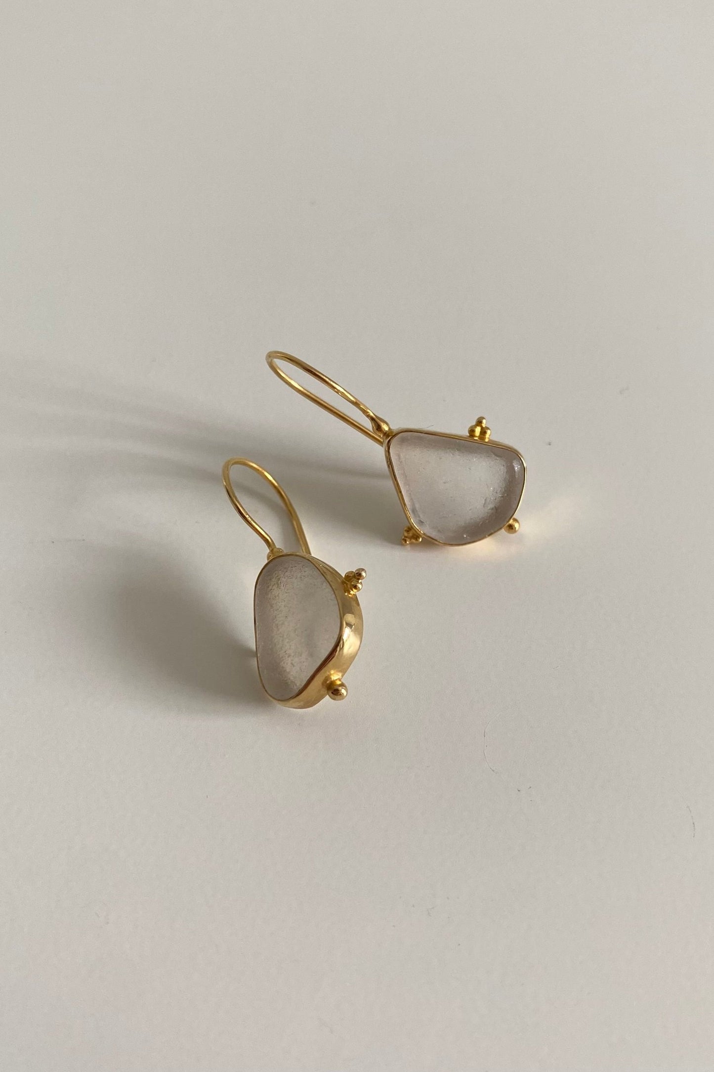 Gitta Earrings White