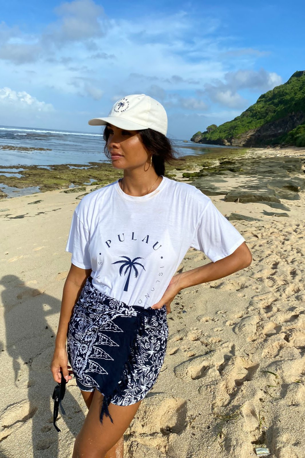 Pulau Island Tee White - essenTIALS Bali
