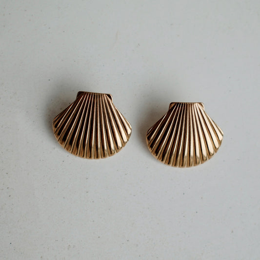 Gilded Palm - Nusa Shell Gold Earrings